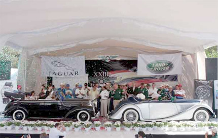 Empate entre Jaguar MKIV 1947 y el Mercedes-Benz 220B Cabriolet 1952