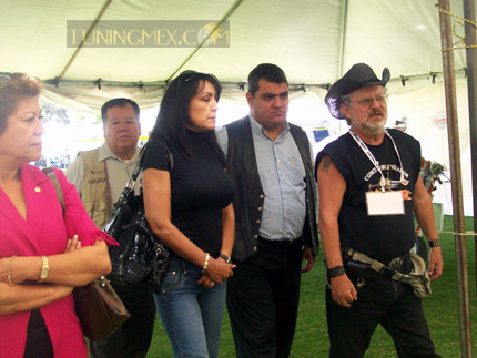 Autoridades del Municipio de Jocotepec en recorrido con Rubén Rodriguez organizador del evento 
