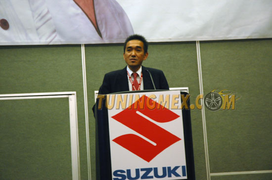 Satuchi Shimizu, director general de Suzuki, también presente en el lanzamiento de la Grand Vitara Special